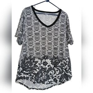 Lularoe Iris Halloween Skull  blouse women’s size large